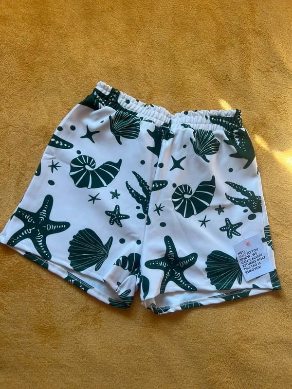 ASOS Design ASOS design shorts in green seashell print
