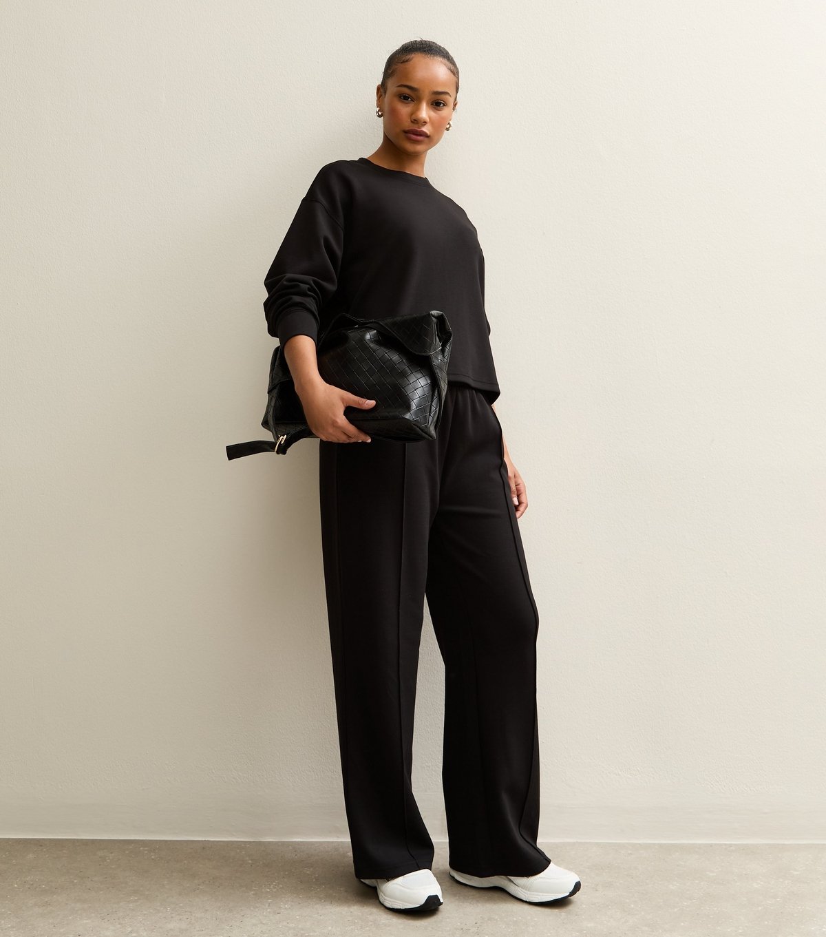 New Look Women's Petite Premium Black Wide Leg Joggers New Look - 2