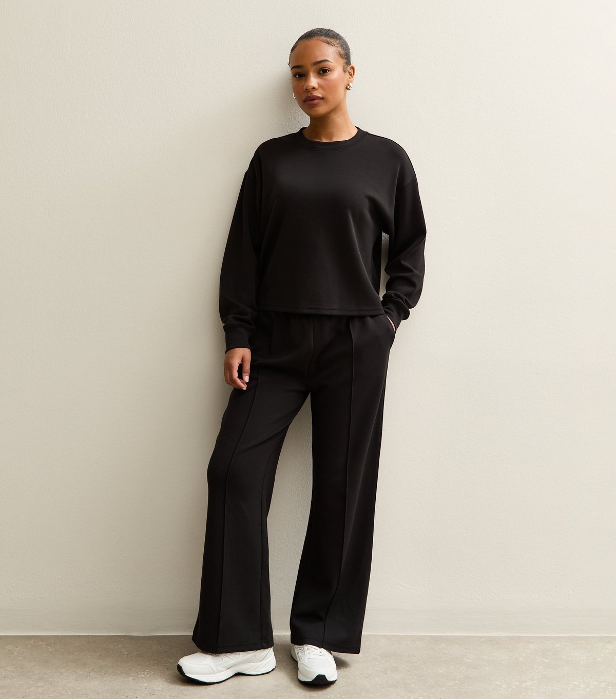 New Look Women's Petite Premium Black Wide Leg Joggers New Look - 4