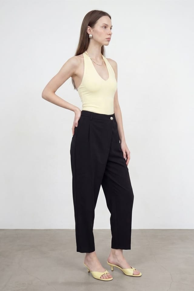 Dilvin Dilvin Women's High-Waist Wide-Leg Crepe Trousers in Black - 3