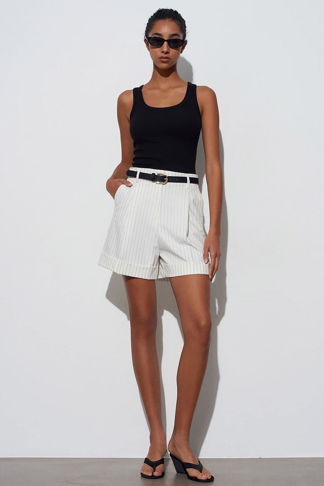 Dilvin Dilvin Women's High-Waist Striped Crepe Tailored Shorts in Off-White