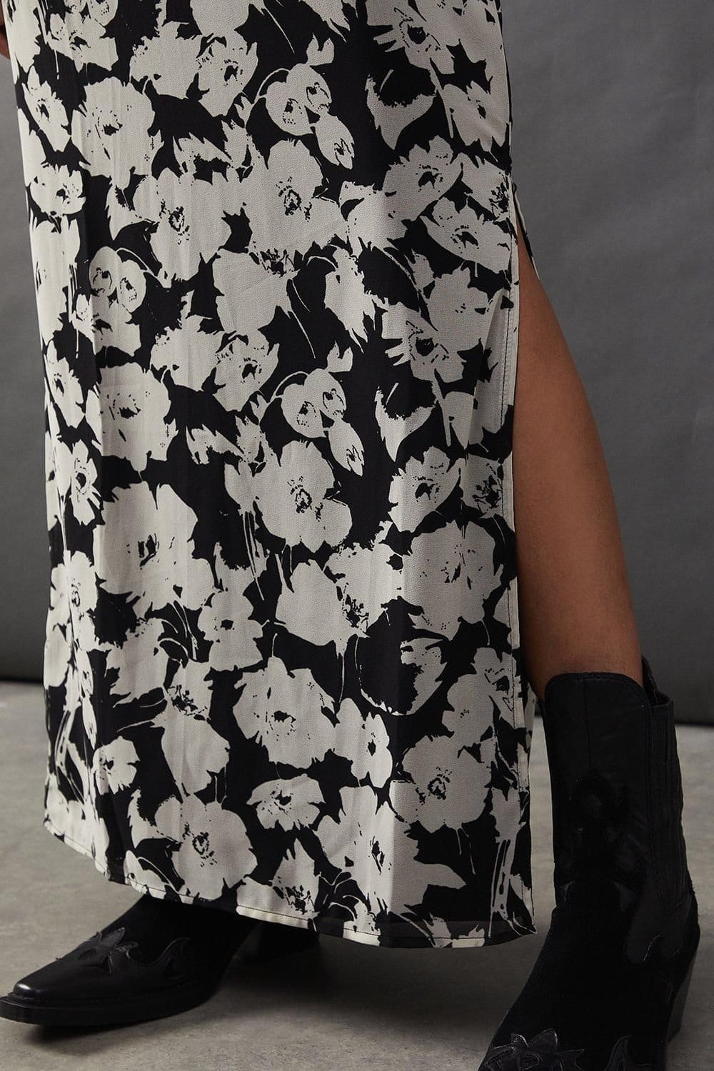 Warehouse Warehouse Women's Floral Chiffon Column Maxi Skirt in Mono - 4