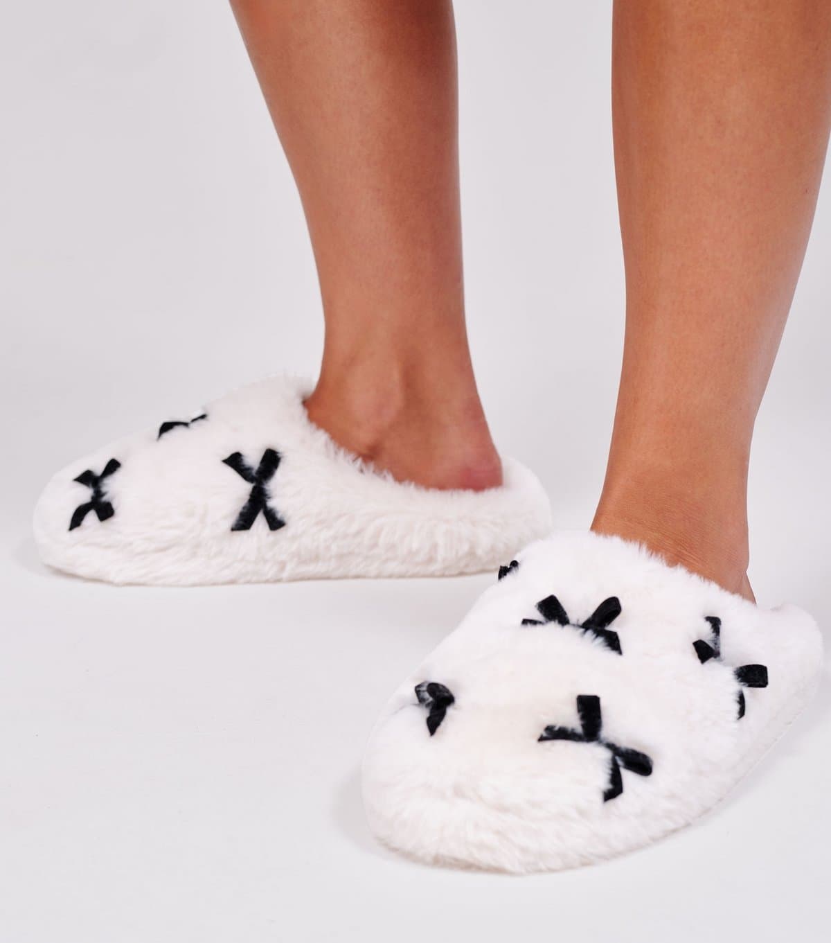 Loungeable Women's White Faux Fur Velvet Bow Slippers Loungeable New Look