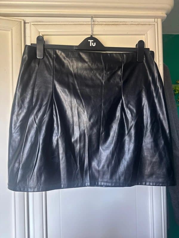 ASOS Design Faux leather mini skirt ASOS 20
