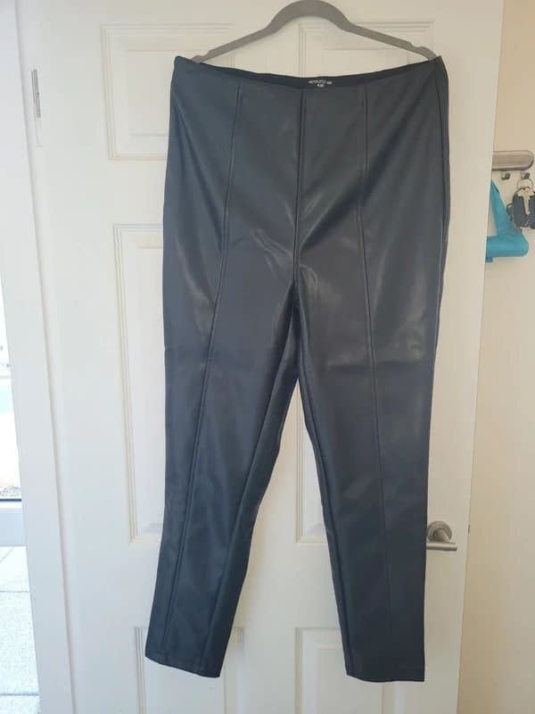 PrettyLittleThing Leather look trousers