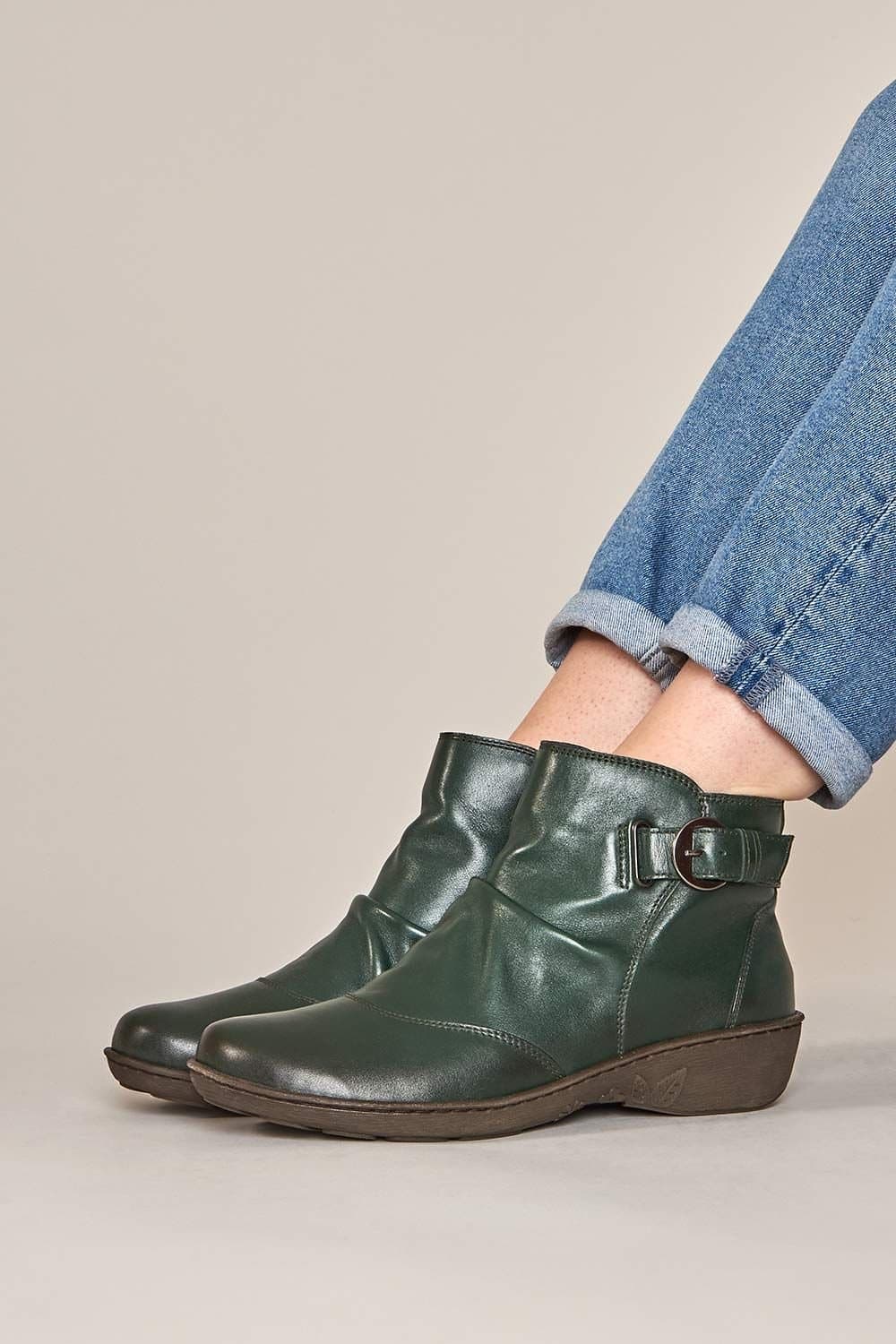 Moshulu Moshulu Women's 'Bourbon 2' Slouchy Leather Ankle Boots in Dark Green