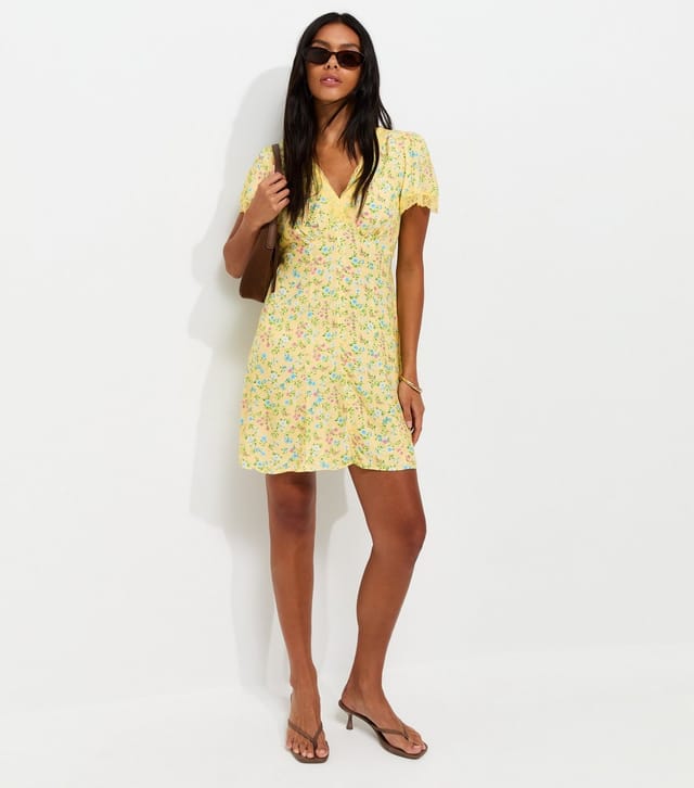 New Look Women's Yellow Floral Print Lace Trim V-Neck Faux Button Mini Dress New Look - 2