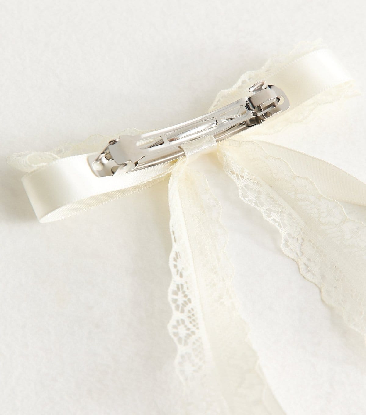 New Look Cream Satin Lace Bow Hair Clip New Look - 4