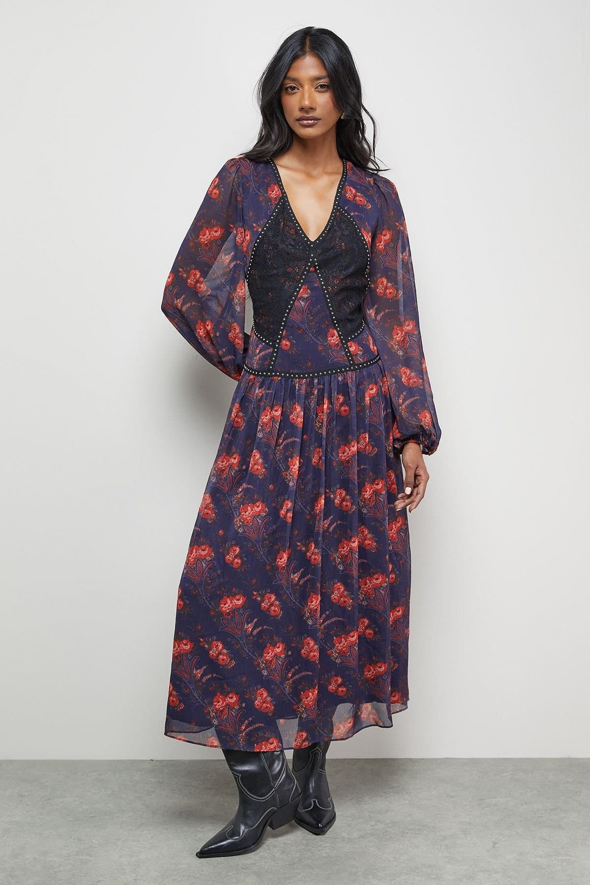 Warehouse Warehouse Women's Printed Chiffon Plunge Neck Pleated Maxi Dress in Black