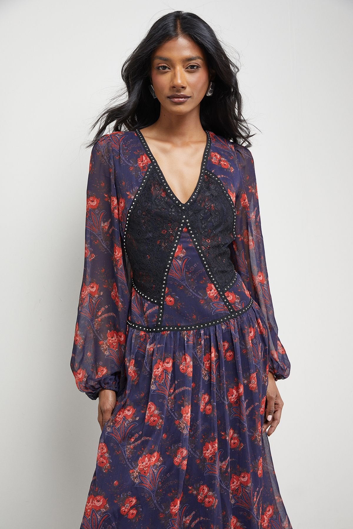 Warehouse Warehouse Women's Printed Chiffon Plunge Neck Pleated Maxi Dress in Black - 4