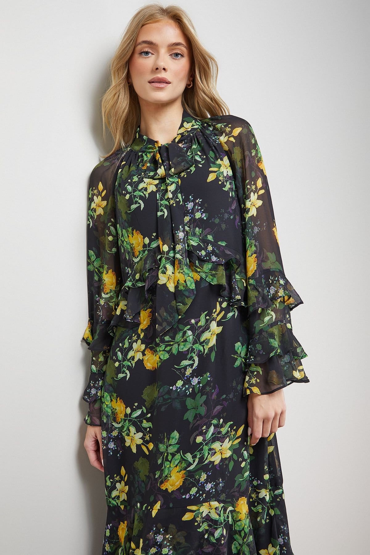 Oasis Oasis Women's Printed Tie Neck Ruffle Detail Maxi Dress in Floral - 4