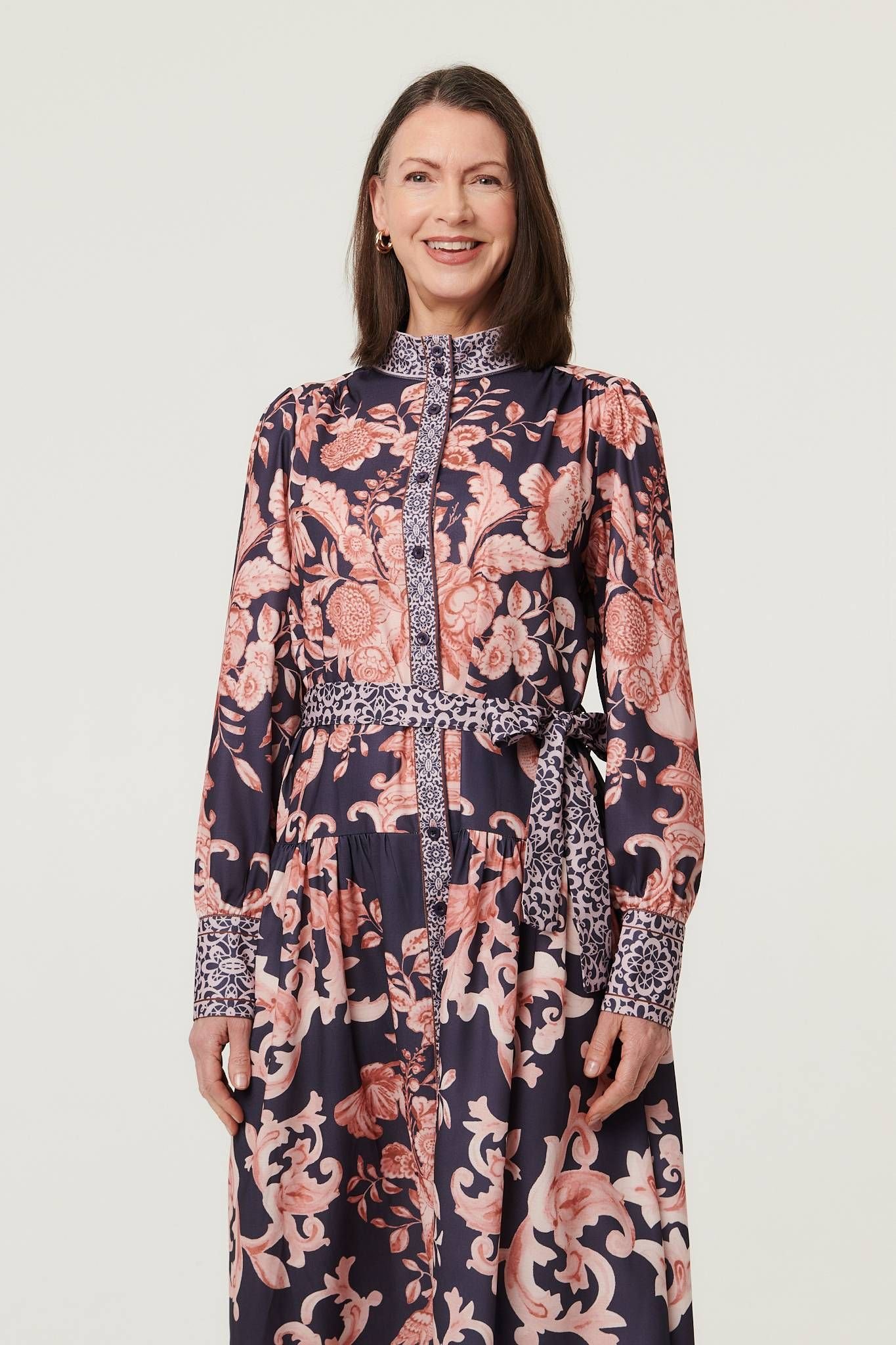 Izabel London Izabel London Women's Border Print High Neck Maxi Shirt Dress in Navy - 4