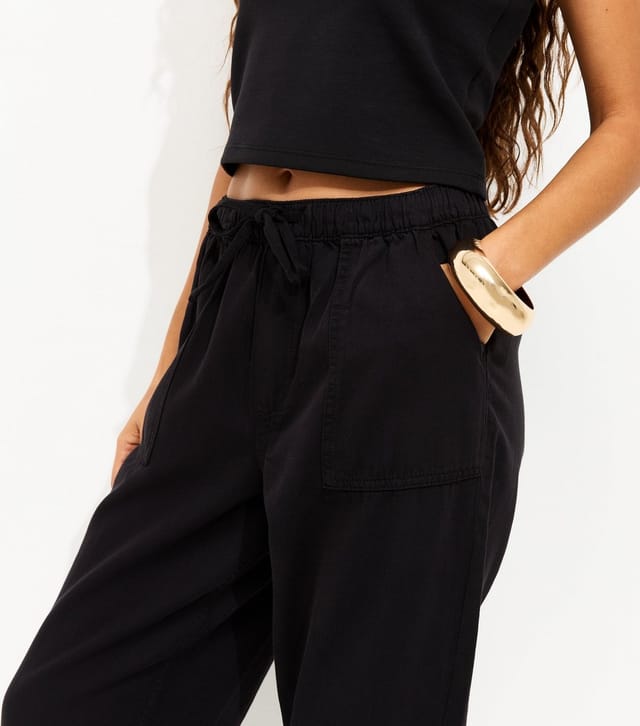 New Look Women's Petite Black Cuffed Twill Cargo Trousers New Look - 2