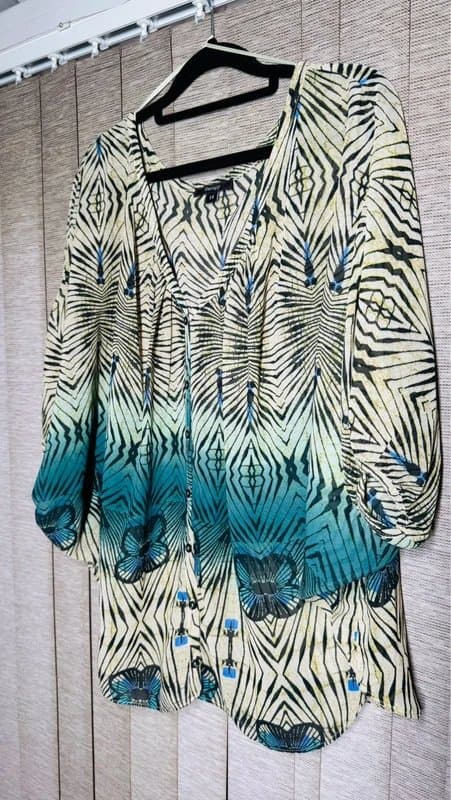 Therapy Therapy patterned kimono sleeve blouse size 14 BNWOT
