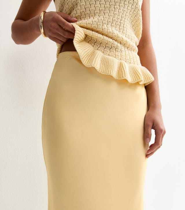 New Look Women's Petite Light Yellow Satin Bias Cut Midi Skirt New Look - 2