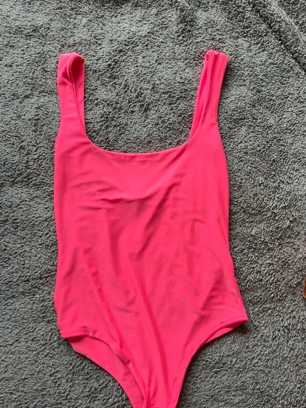 PrettyLittleThing Pink bodysuit size 4