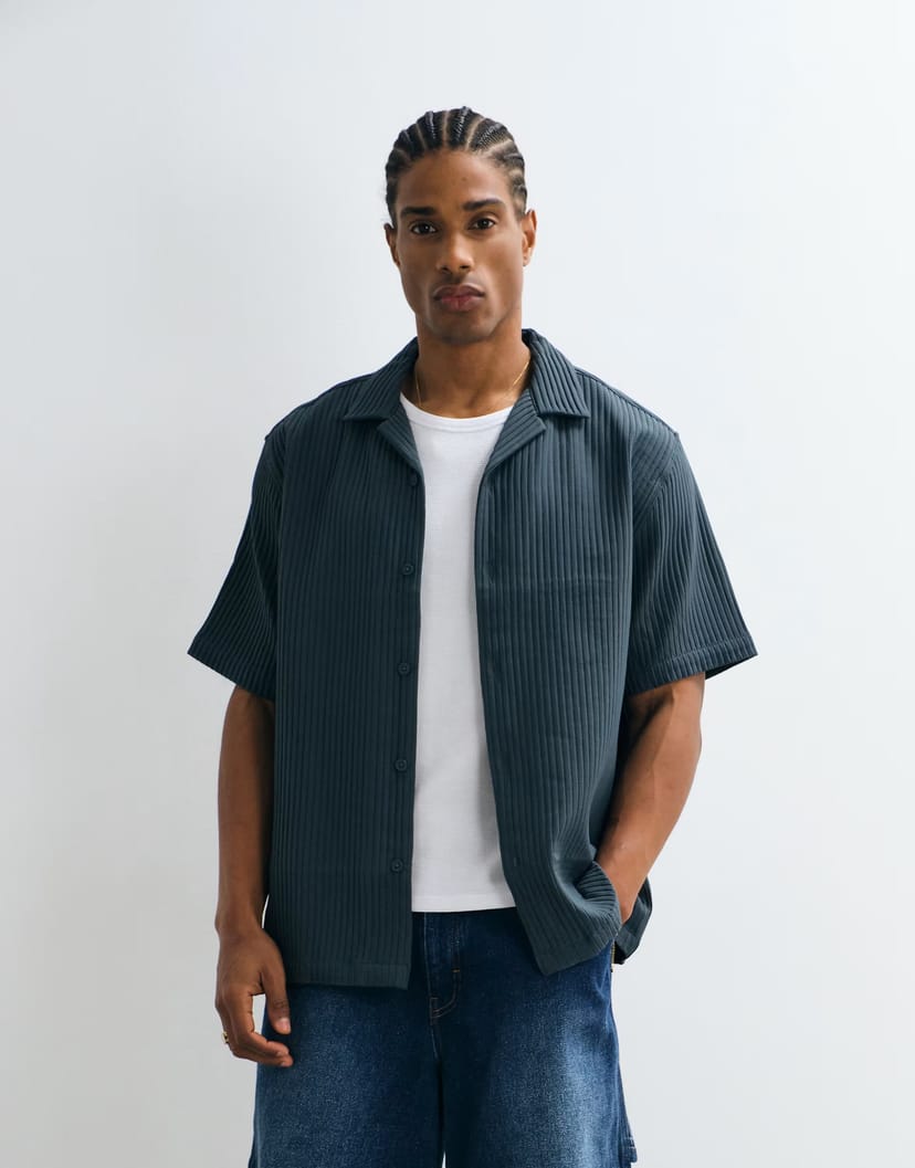 ASOS ASOS DESIGN relaxed revere plisse shirt in dark blue - 1