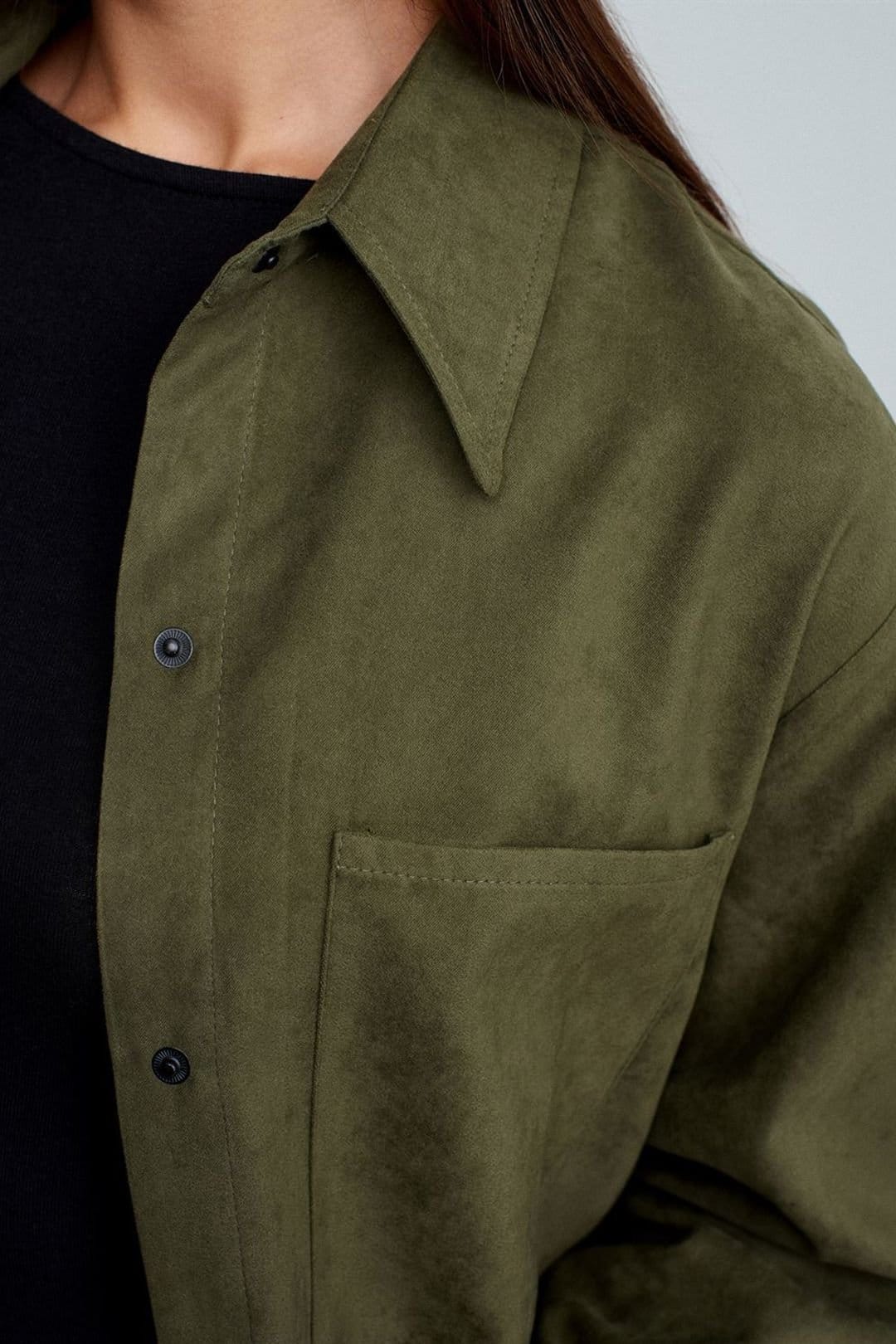 Dilvin Dilvin Women's Faux Suede Relaxed Shirt in Khaki - 4