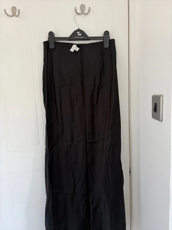 Topshop Topshop black elasticated satin maxi skirt size 10