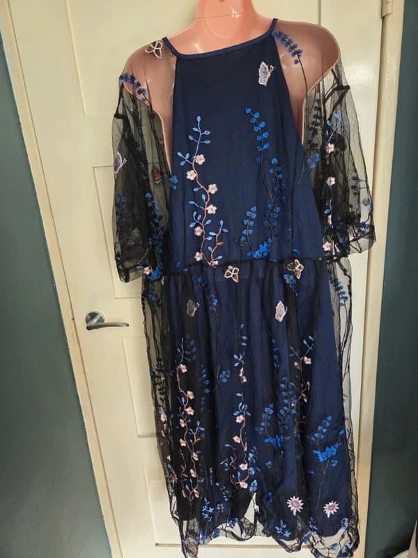 Style Plus TikTok Shop Navy Embroidered Mesh Overlay Dress Curve Partywear Elegant UK24 VGC