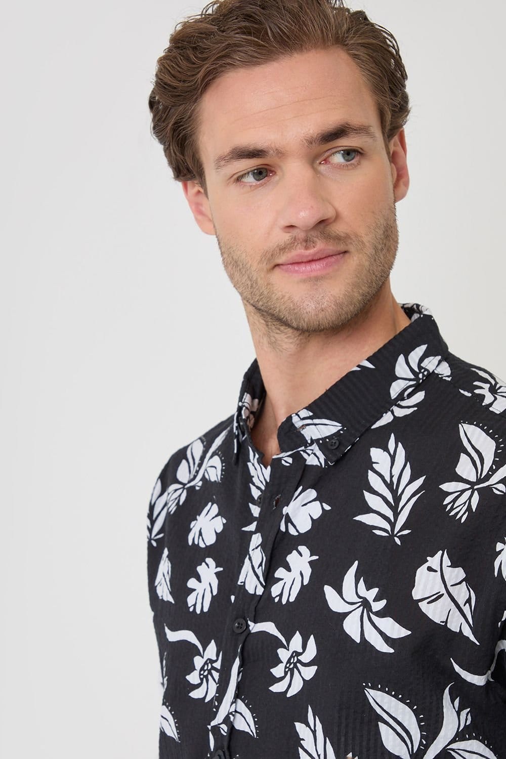 Threadbare Threadbare Men's Plant Print Cotton Short Sleeve Shirt in Black - 4