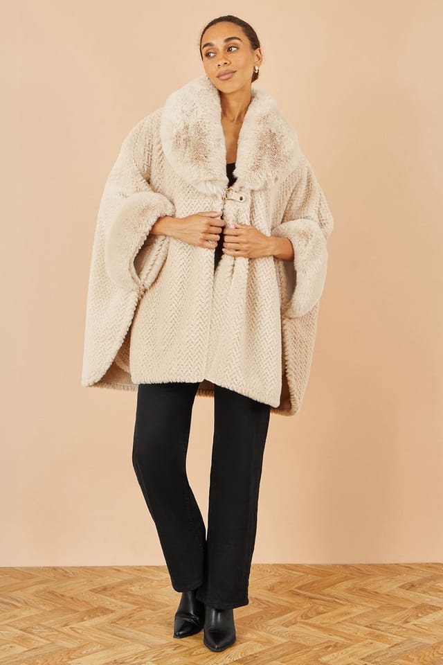 Yumi Yumi Women's Beige Textured Fur Lined Cape - 2