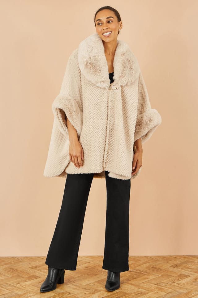 Yumi Yumi Women's Beige Textured Fur Lined Cape - 3