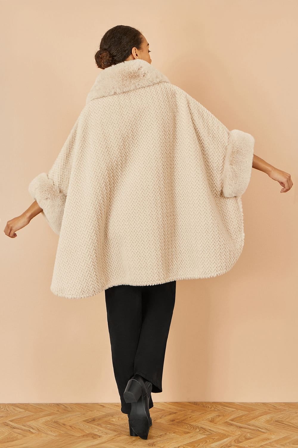 Yumi Yumi Women's Beige Textured Fur Lined Cape - 4