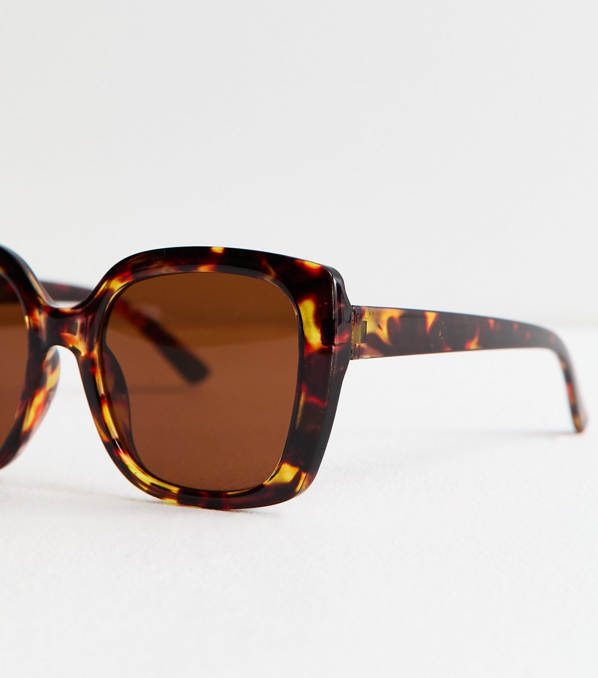 New Look Brown Tortoiseshell Effect Chunky D Frame Sunglasses New Look - 3