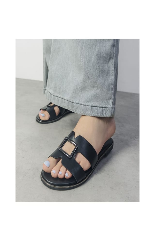 Moda In Pelle Moda In Pelle Women's 'Jeanie' Porvair Sandals in Black - 2