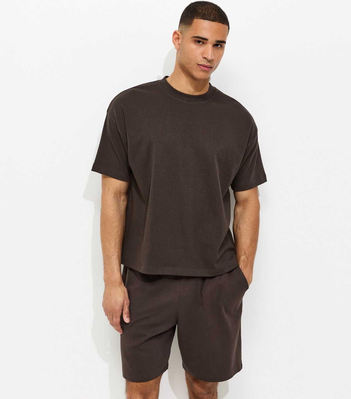 New Look Men's Dark Brown Boxy Crew Neck T-Shirt New Look - 2