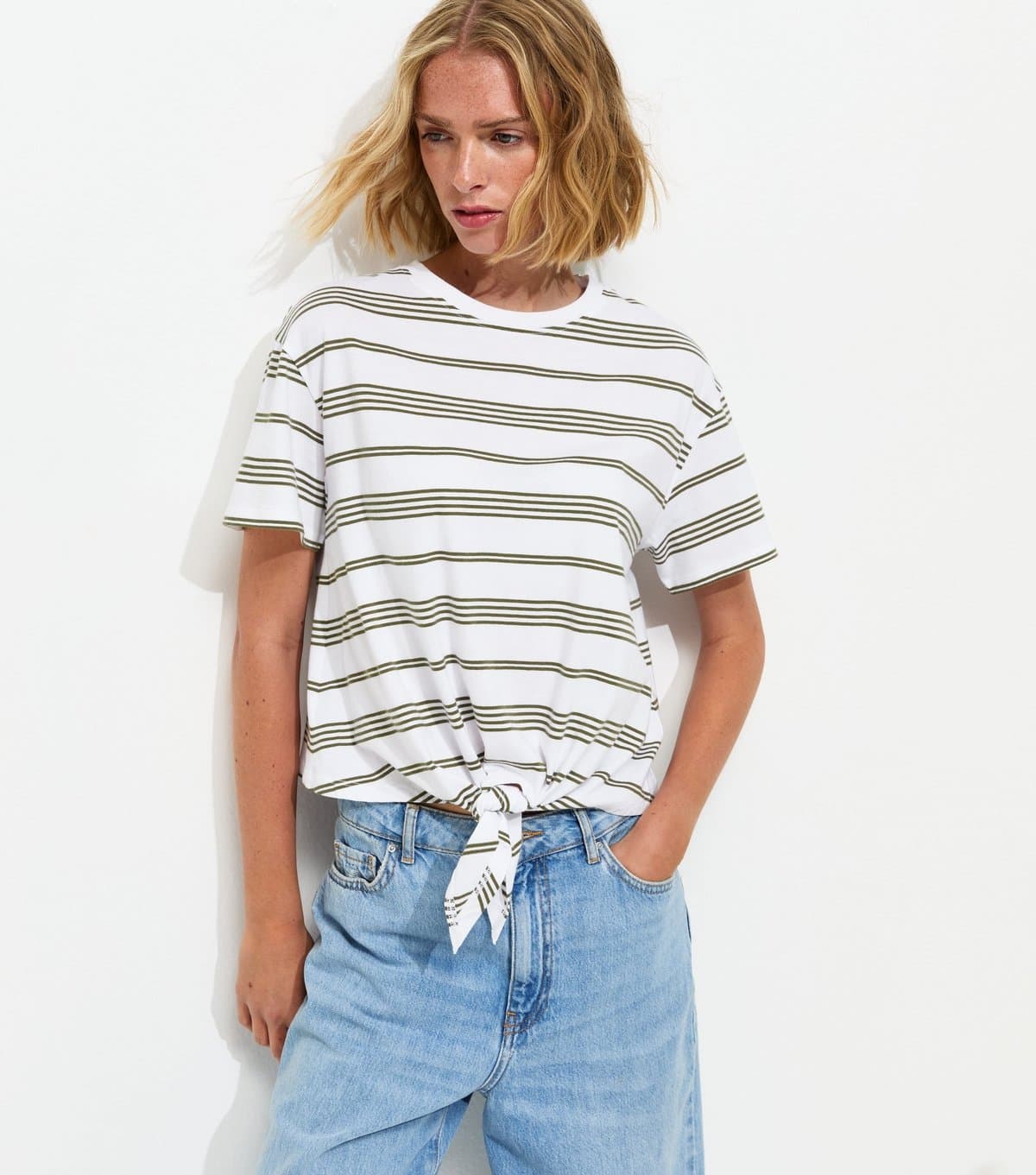 New Look Women's White and Green Striped Tie Front T-Shirt New Look