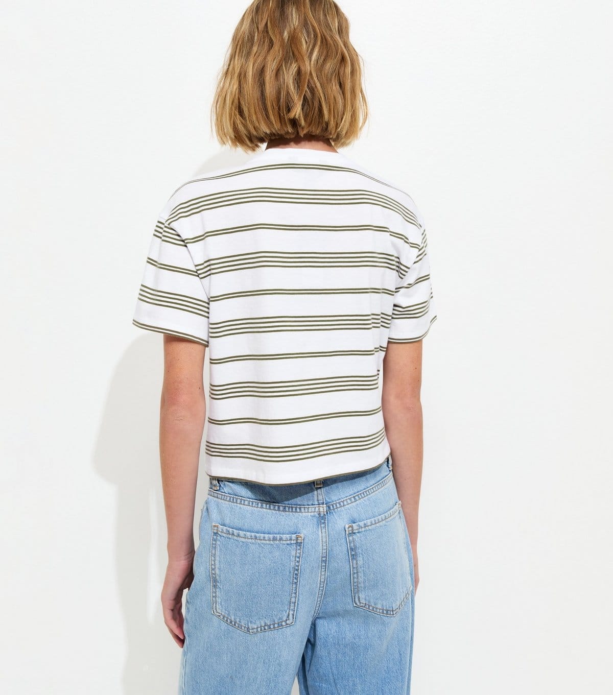 New Look Women's White and Green Striped Tie Front T-Shirt New Look - 4