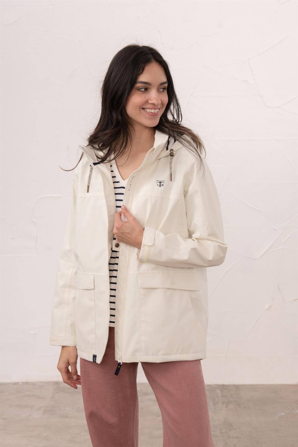 Lighthouse Clothing Lighthouse Clothing Women's Beachcomber Waterproof Jacket Spring Sumer Outdoor Coat in Off-White - 2