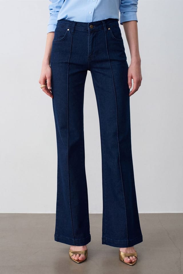 Dilvin Dilvin Women's High-Waist Flare Jeans in Dark Indigo - 3