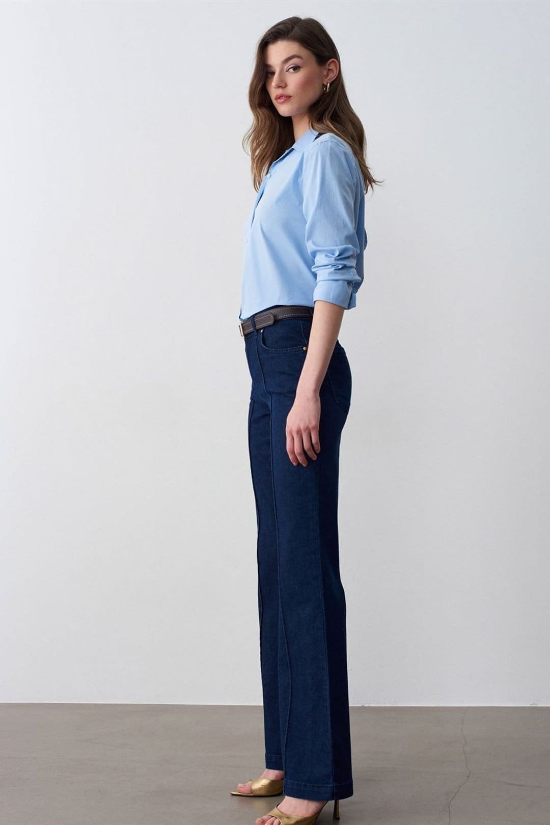 Dilvin Dilvin Women's High-Waist Flare Jeans in Dark Indigo - 4