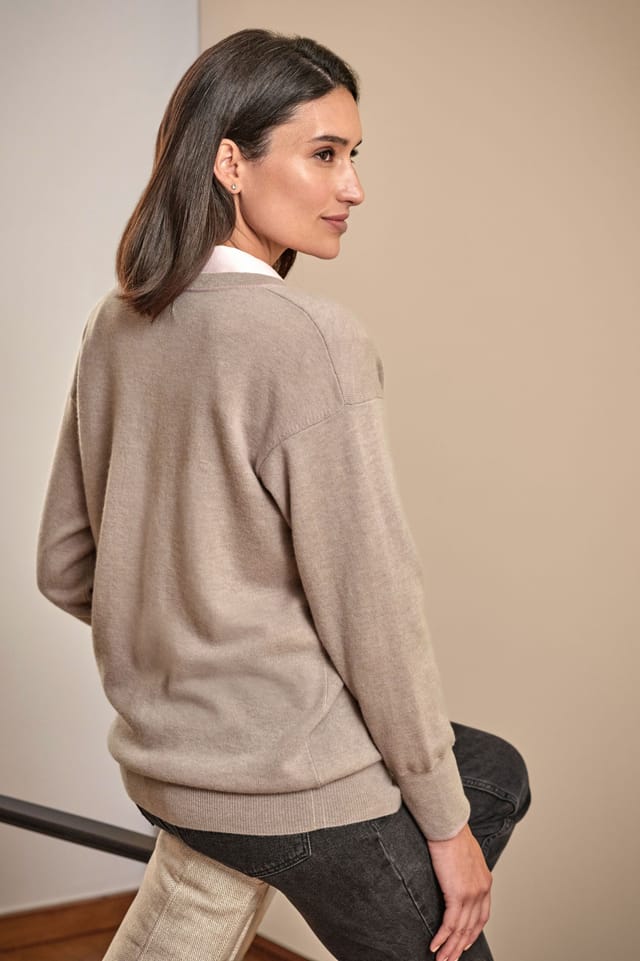 Pure Collection Pure Collection Women's Cashmere Blend Boyfriend V Neck Sweater in Light Beige - 3
