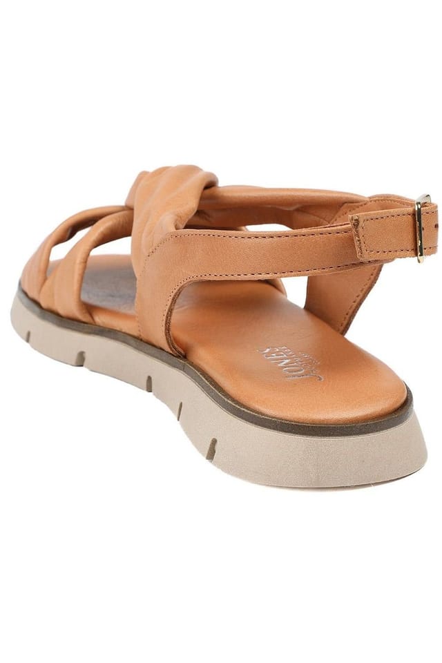 Jones Bootmaker Jones Bootmaker Women's Jocasta Leather Twist Strap Sandals in Tan - 3