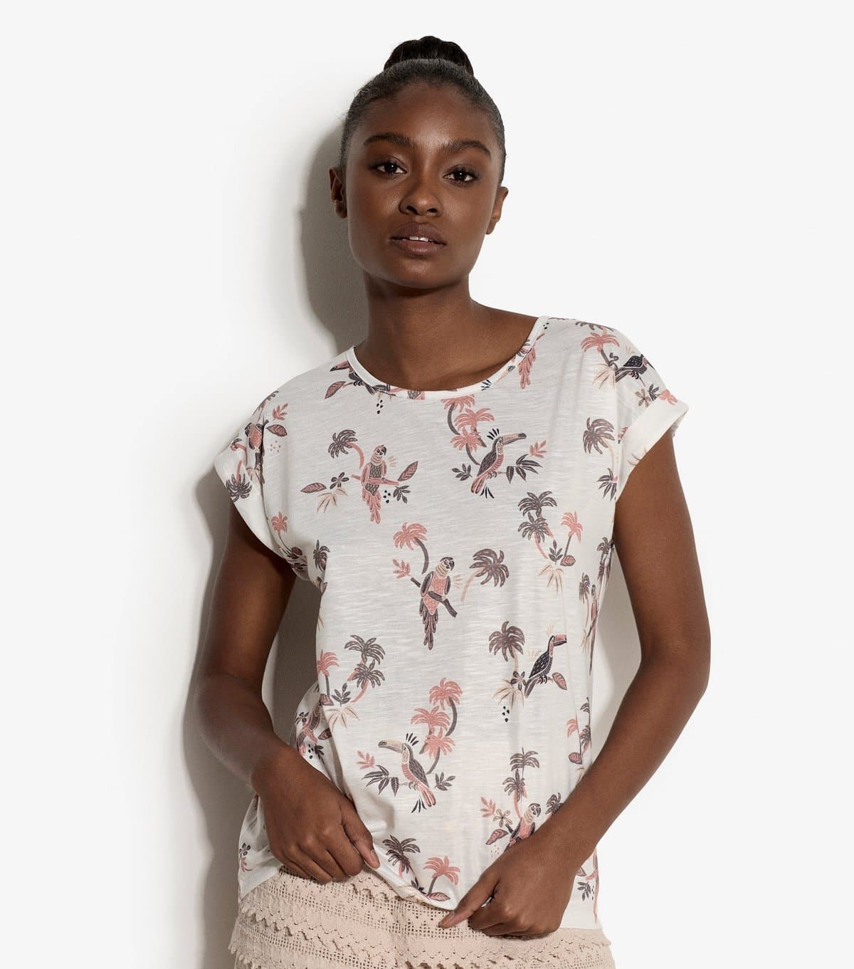 Apricot Women's White Parrot and Palm Tree Print T-Shirt Apricot New Look