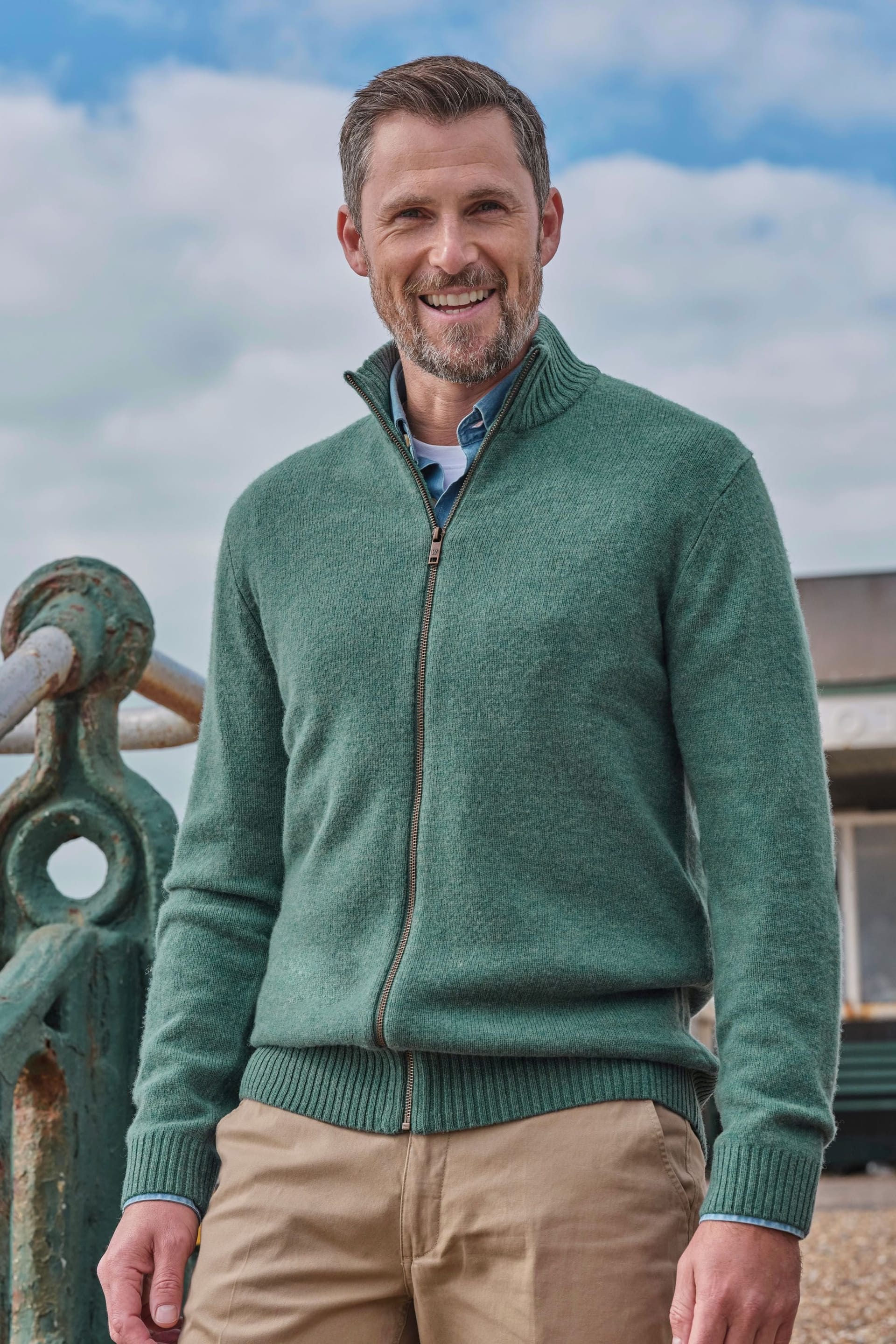 WoolOvers Men's Lambswool Lincoln Zipper Cardigan in Pale Green