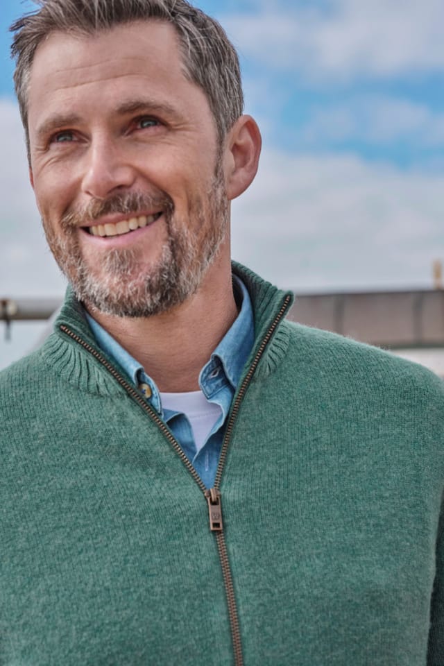 WoolOvers WoolOvers Men's Mens 100% Lambswool Lincoln Zipper Cardigan in Pale Green - 3