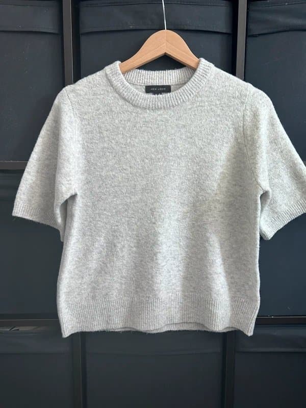 New Look Light grey knitted top - short sleeved. Size 14