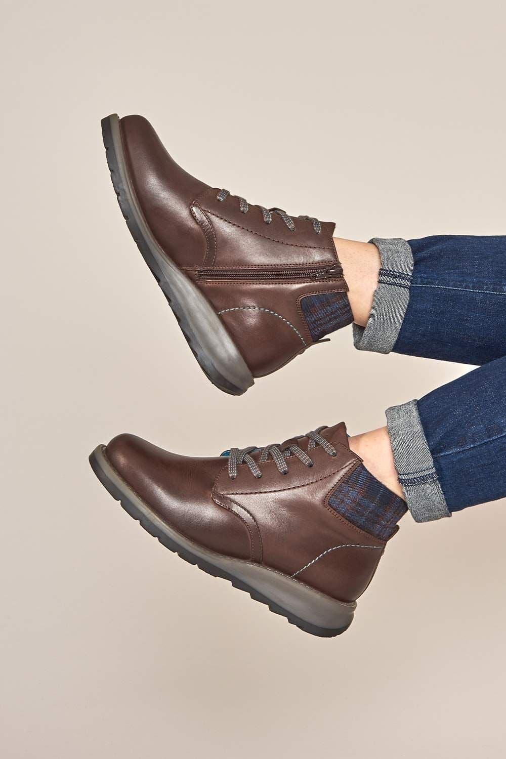 Moshulu Moshulu Women's Chocolate Lace-Up Ankle Boot