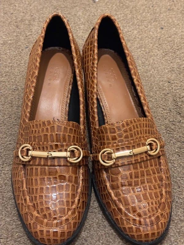 ASOS Asos design Stirrup Heeled Loafers – Conker Croc Effect