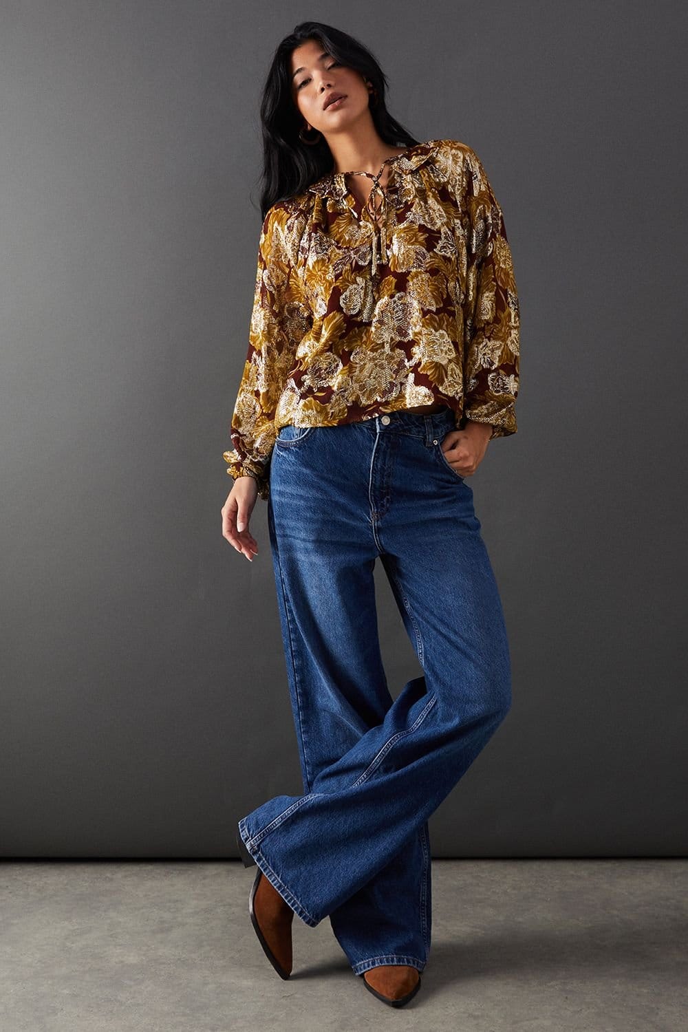 Warehouse Warehouse Women's Printed Metallic Jacquard Tie Neck Frill Collar Blouse in Floral - 4