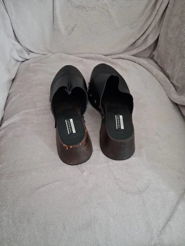 Topshop Topshop leather studded clogs