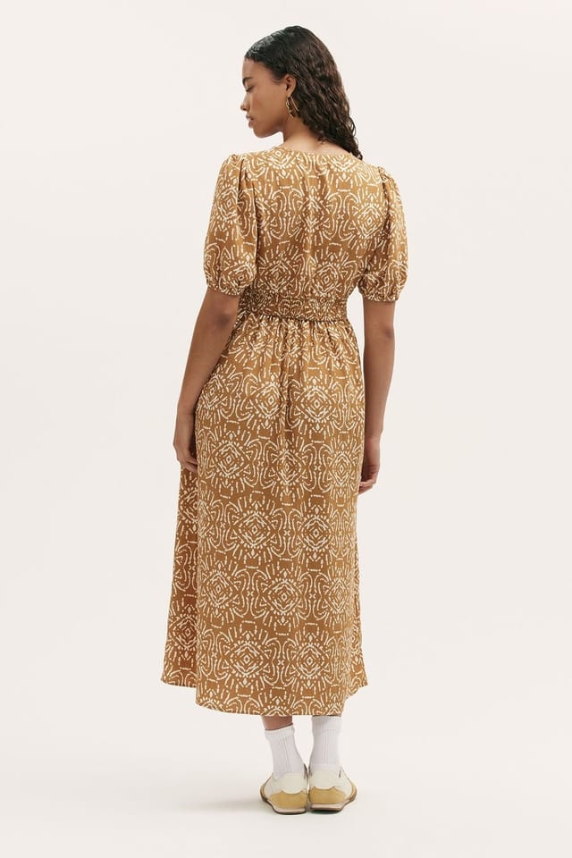 Finery London Finery London Women's Kiara Printed V-Neck Midi Dress in Light Tan - 3