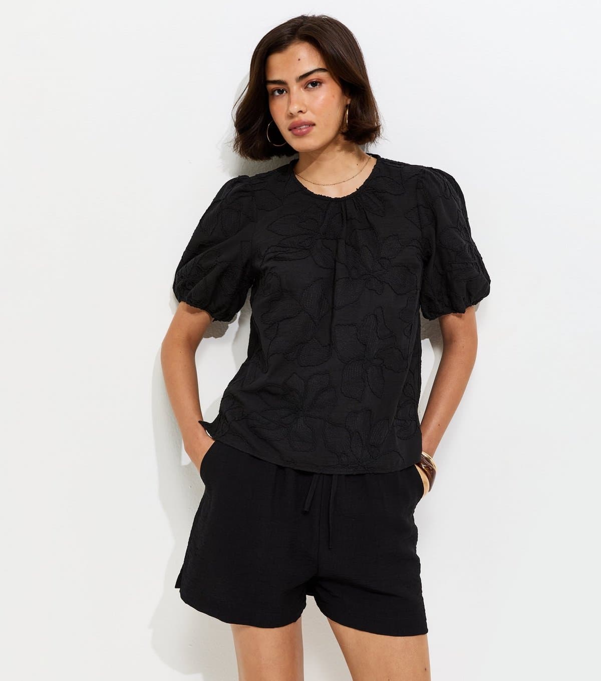 New Look Women's Black Floral Embroidered Puff Sleeve T-Shirt New Look