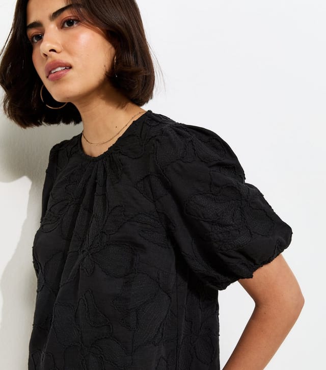 New Look Women's Black Floral Embroidered Puff Sleeve T-Shirt New Look - 2