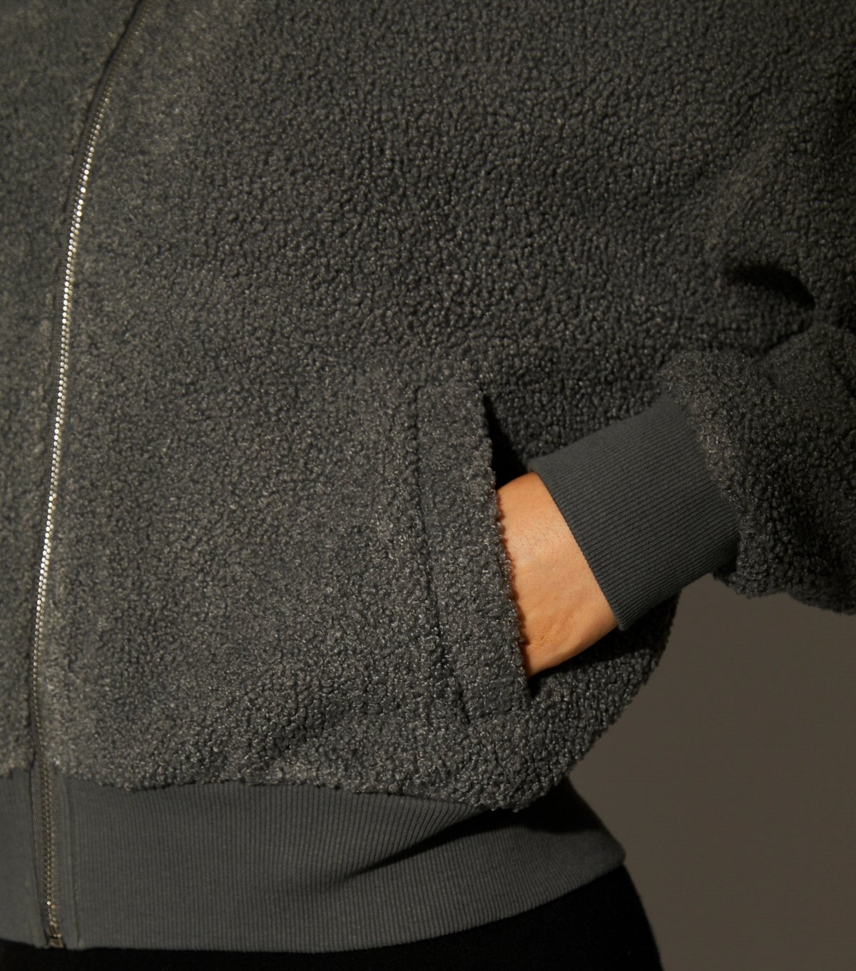 South Beach Women's Grey Fleece Back Faux Shearling Zip Front Crop Jacket South Beach New Look - 2